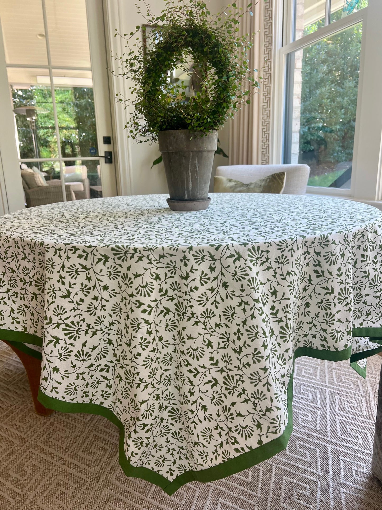 Trailing Florets Tablecloth in Green