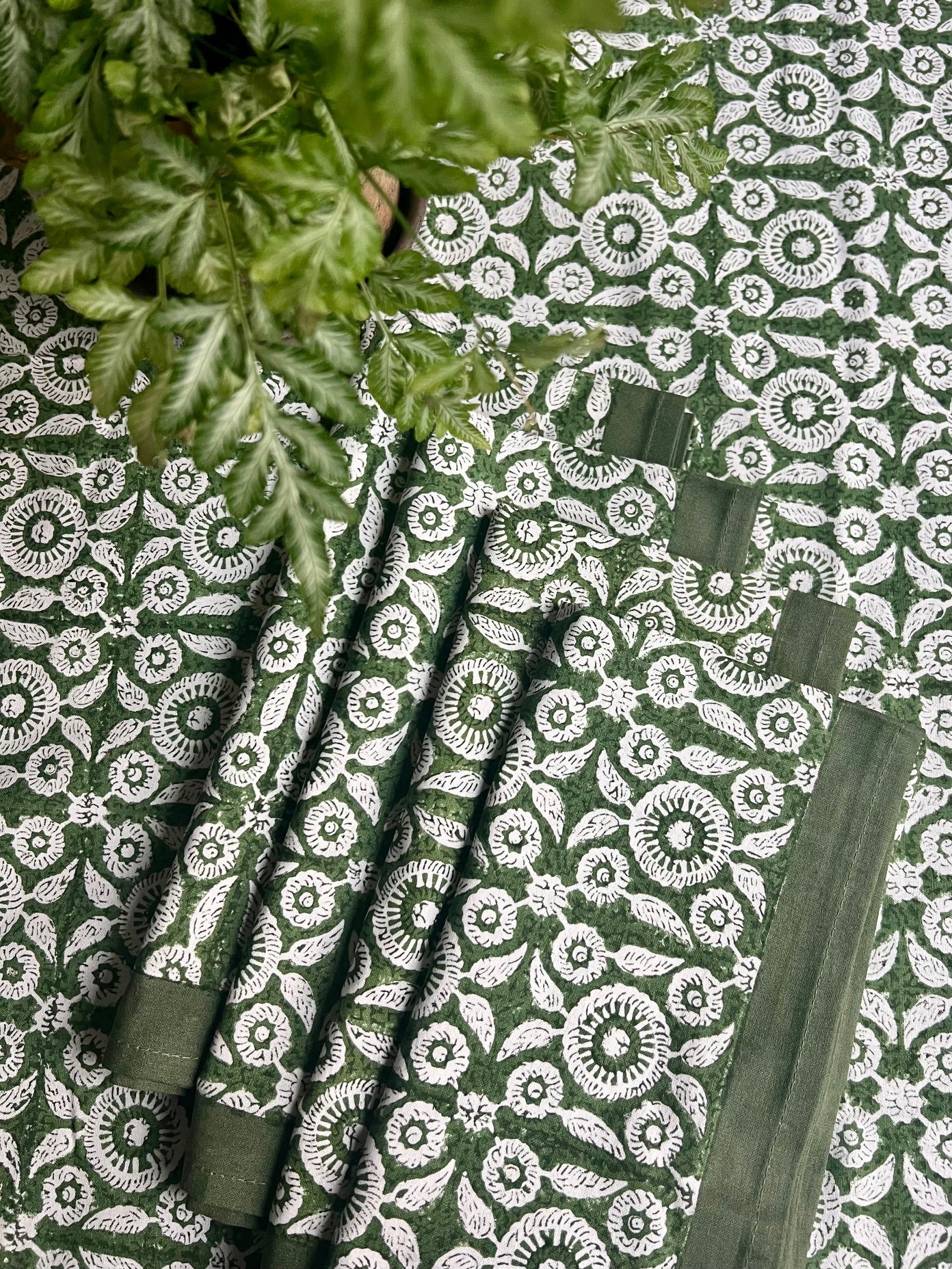 Feathered Tile Tablecloth in Green