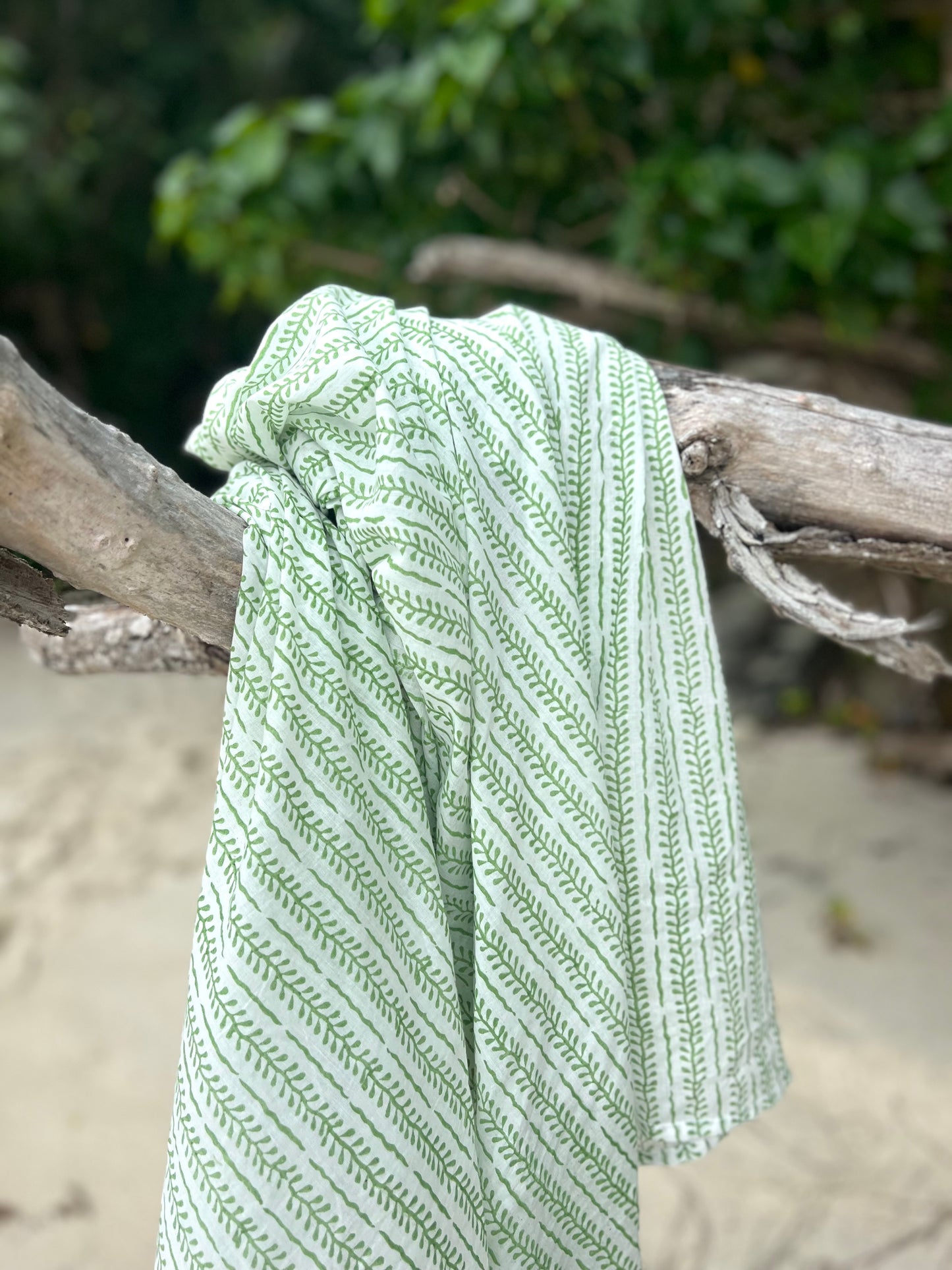 Running Vines Pareo in Apple Green
