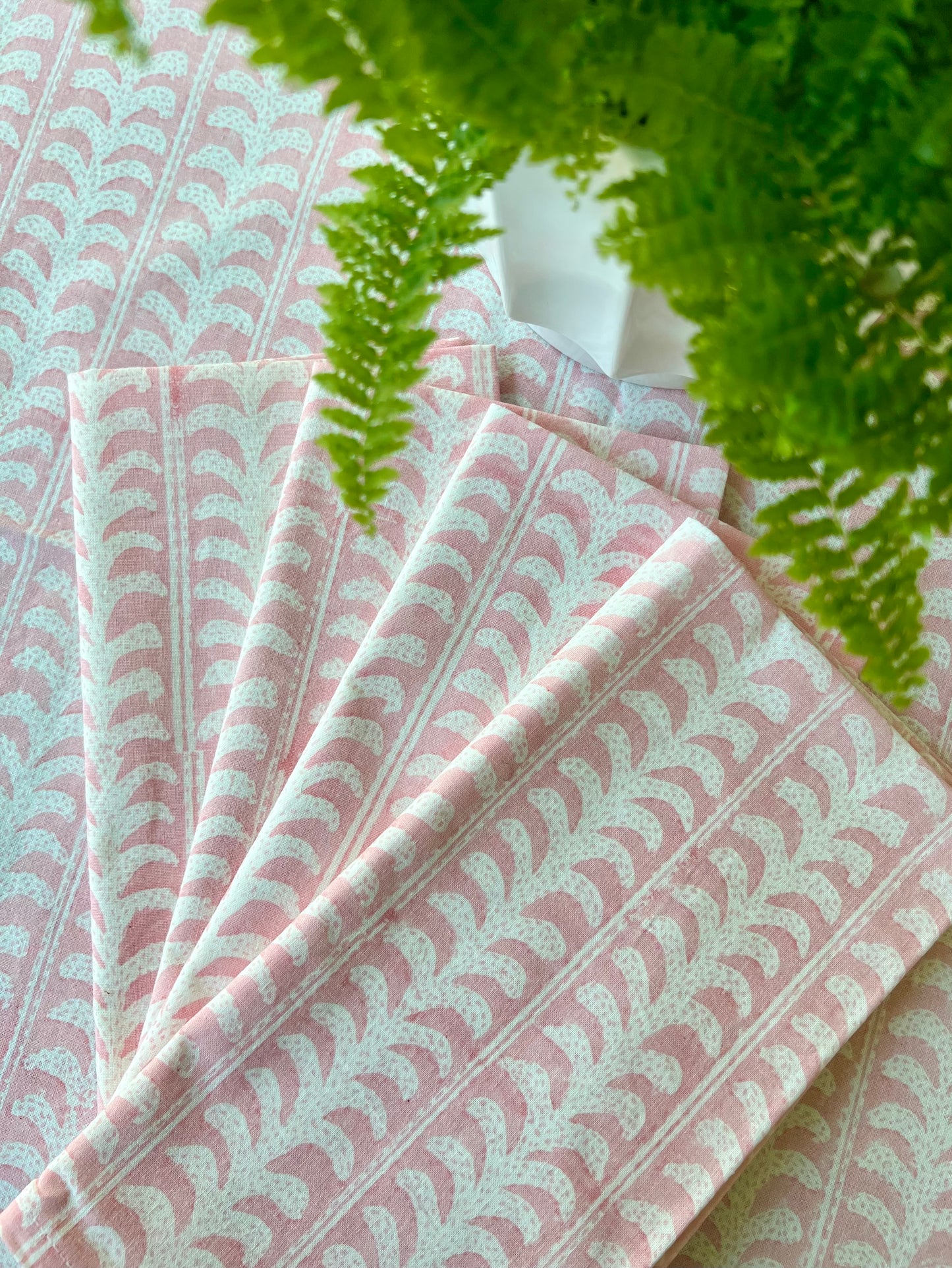 Endless Fleur Tablecloth in Whisper Pink