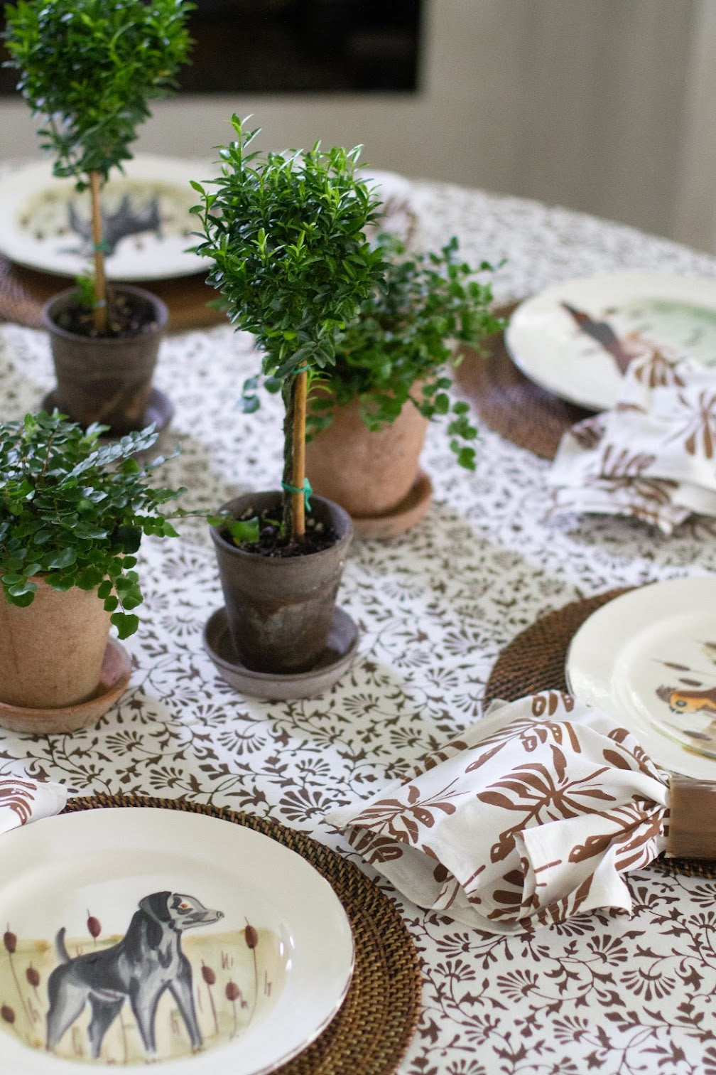 Trailing Florets Tablecloth in Chocolate Brown