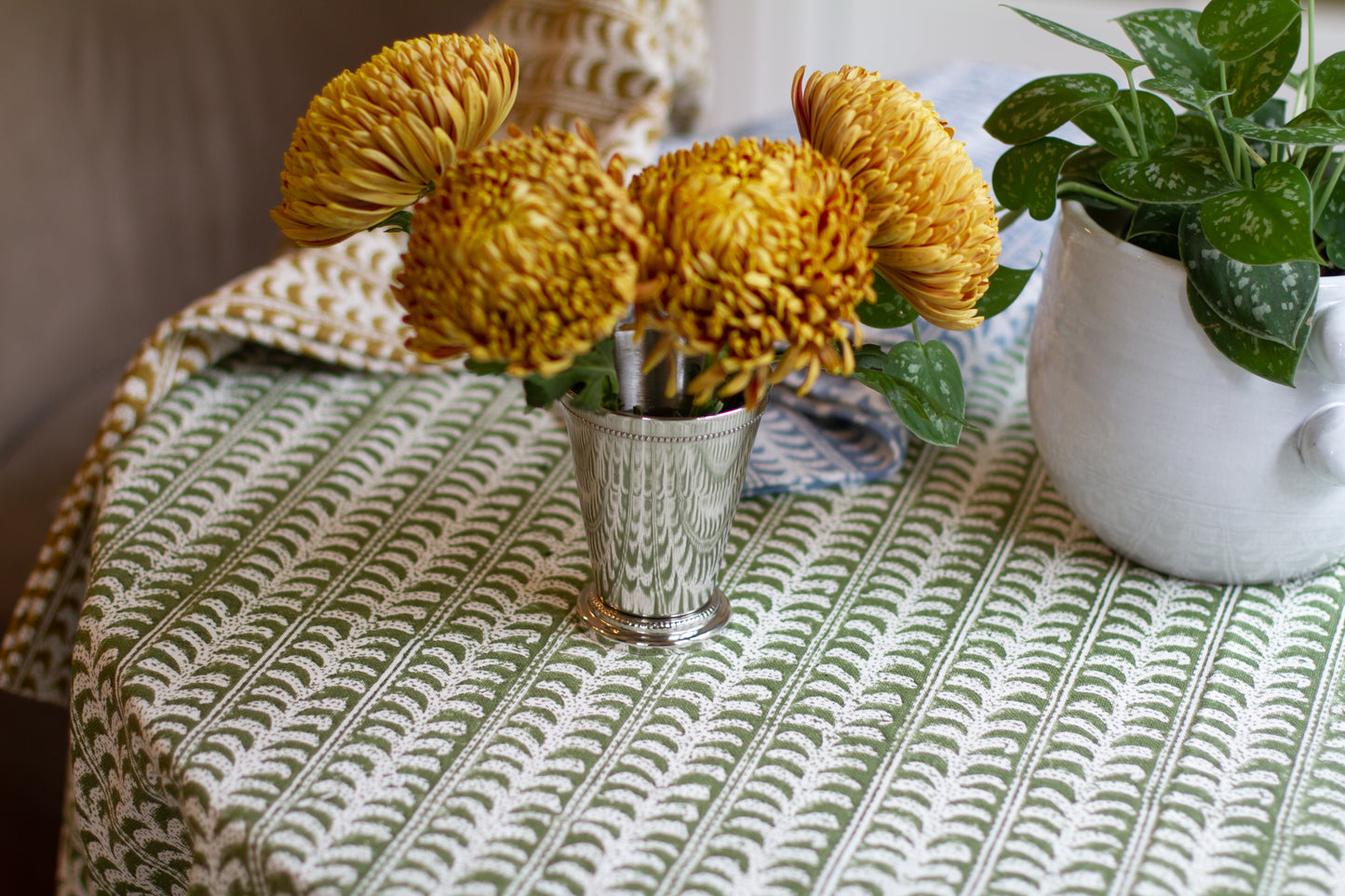 Endless Fleur Tablecloth in Green