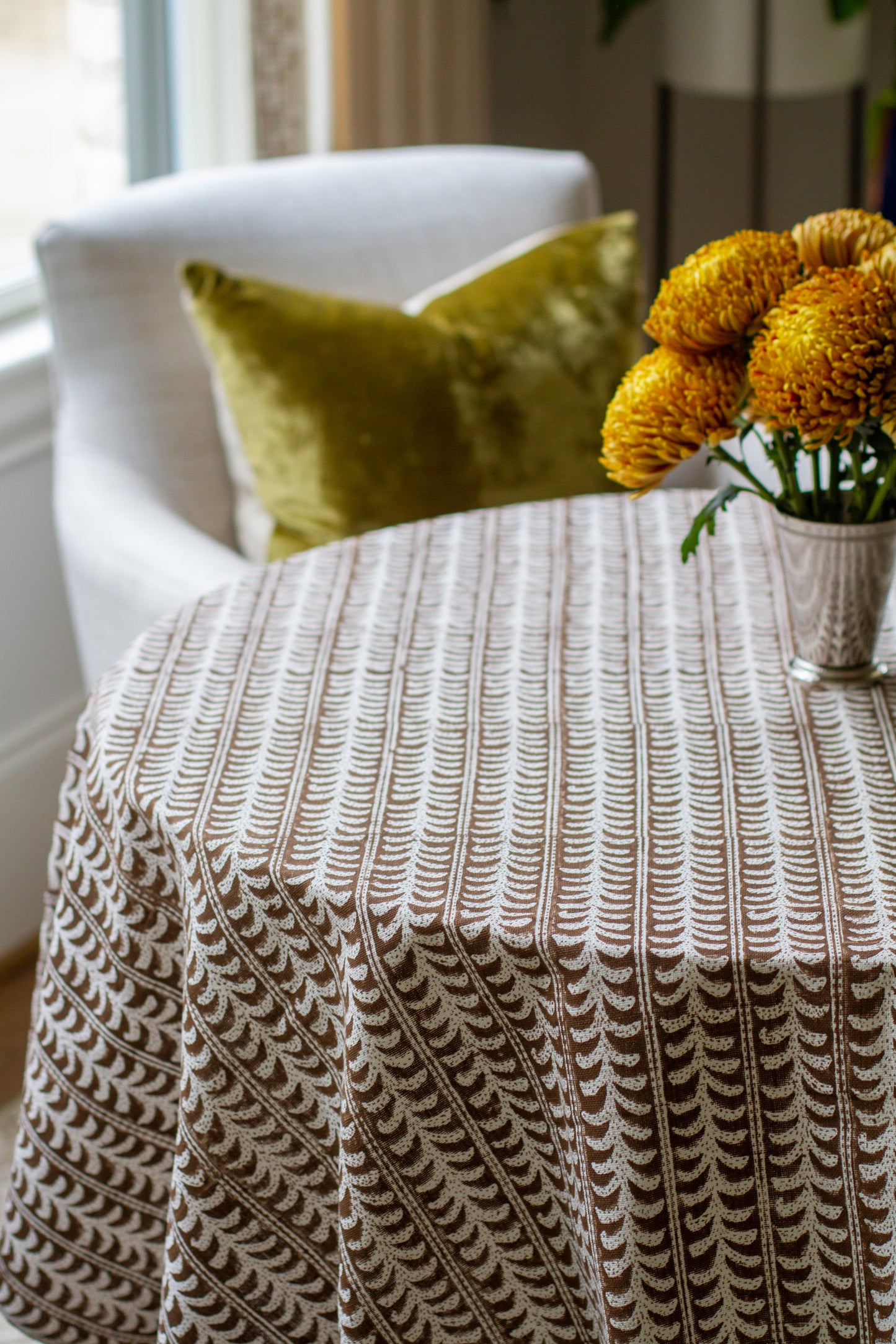 Endless Fleur Tablecloth in Chocolate Brown