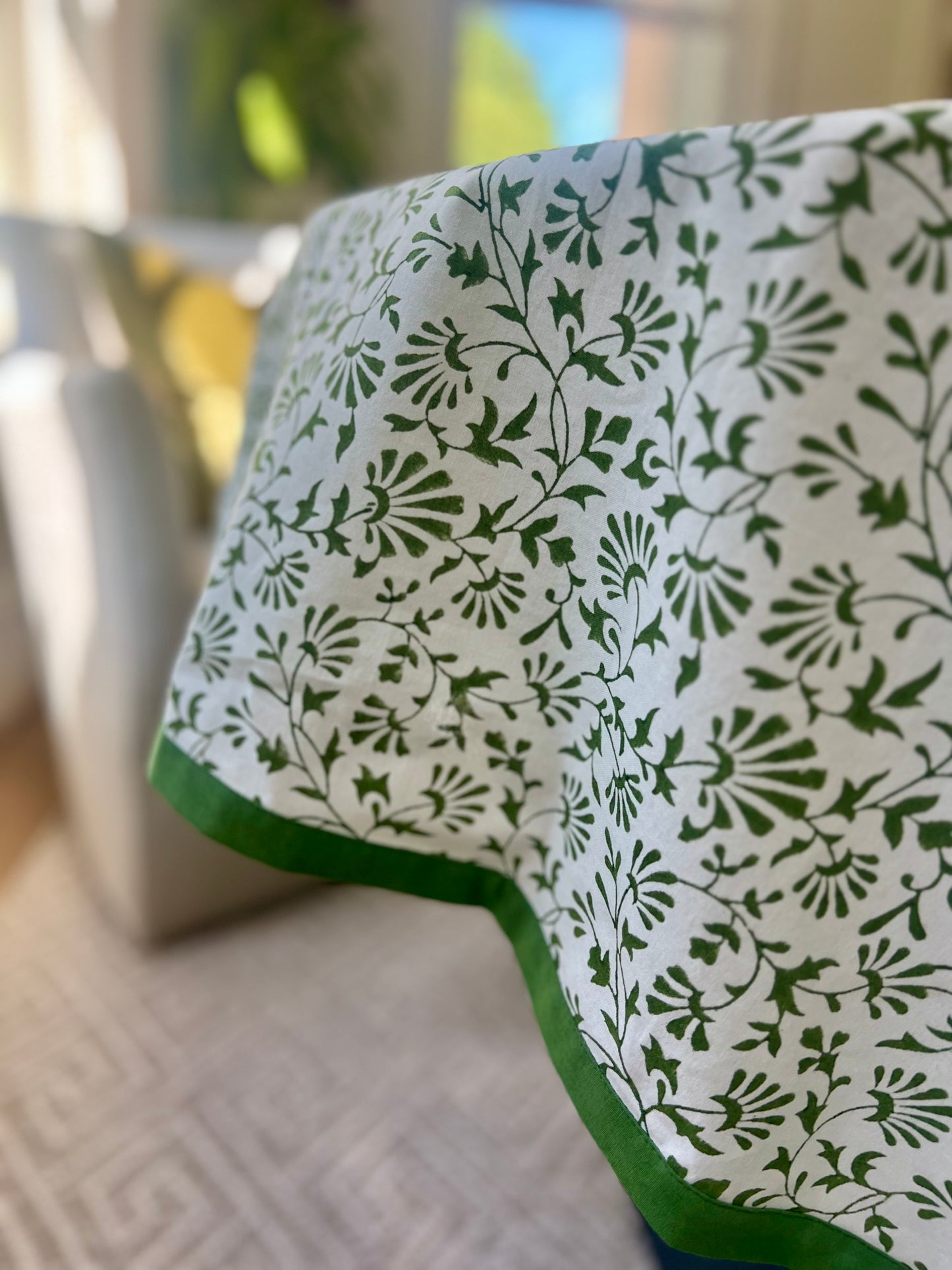 Trailing Florets Tablecloth in Green