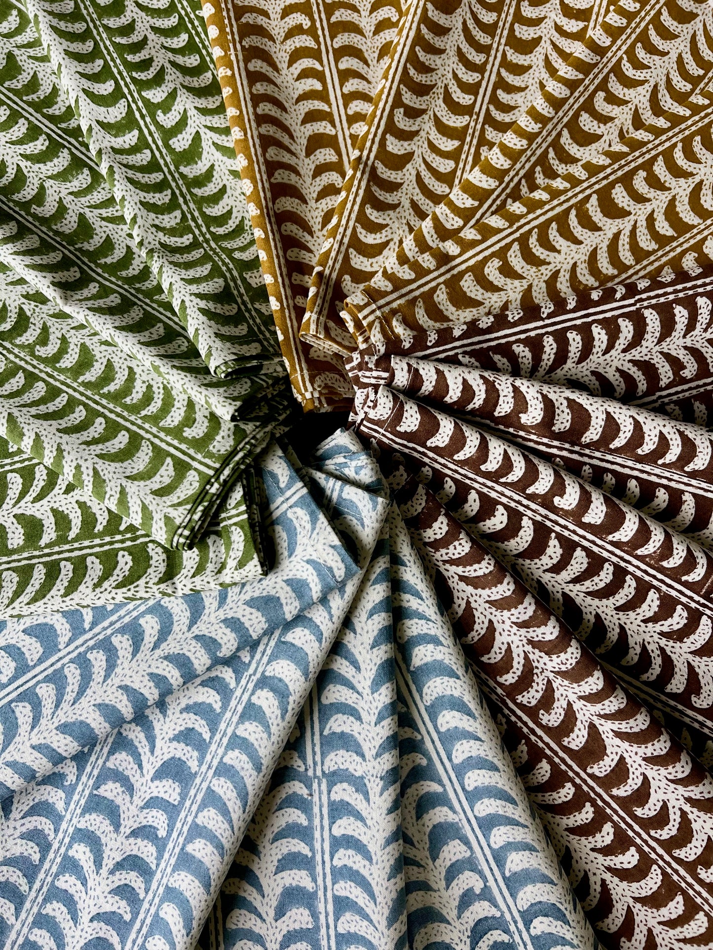 Endless Fleur Tablecloth in Dusty Blue