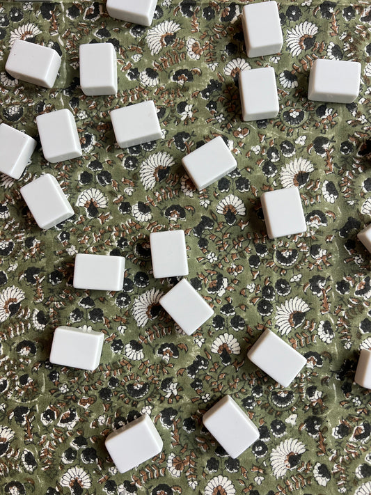 Bustling Florets Tablecloth in Olive